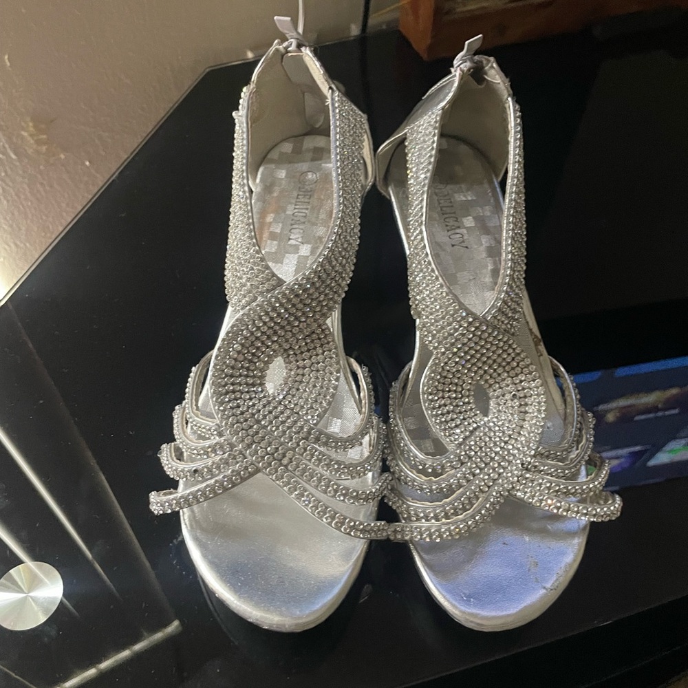 Delicacy Silver Heels with Elegant Design